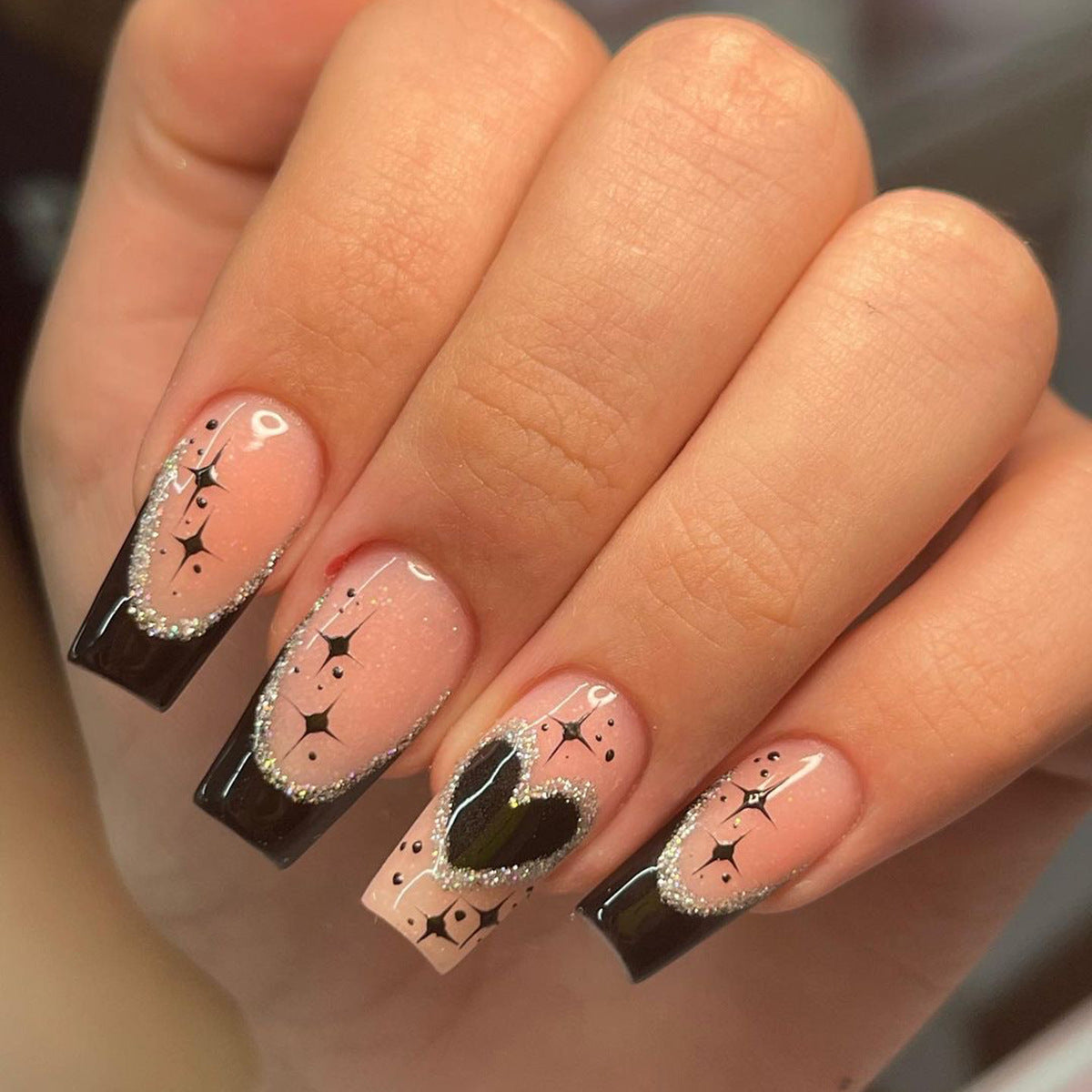 V-day Black Heart Shape Nails - Press on Nails