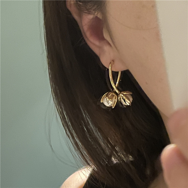 Hannah Pearl Flower Earrings